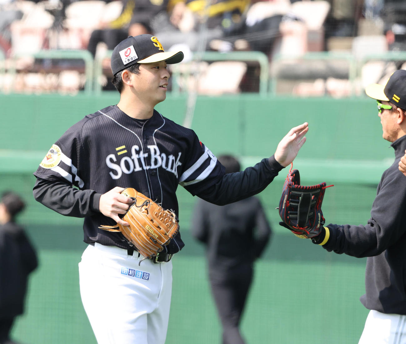 侍ジャパン対ソフトバンク　1回裏侍ジャパン2死、山川穂高を捕邪飛に打ち取った大関友久はベンチに引きあげる（撮影・梅根麻紀）