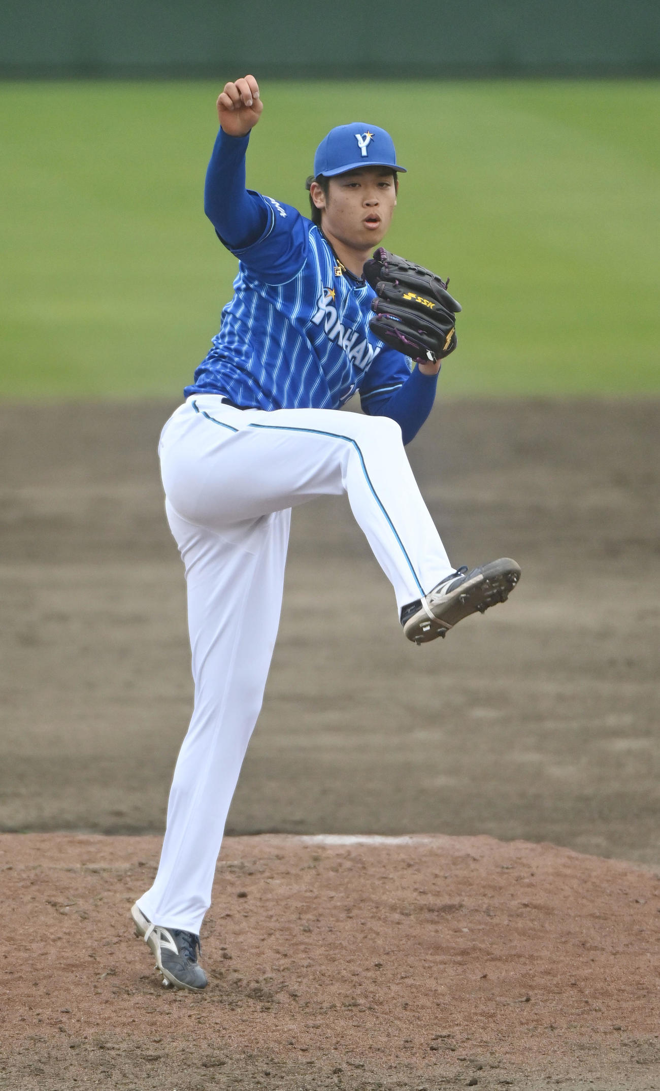 中日対DeNA 5回裏、DeNA2番手で登板する小園（撮影・森本幸一）