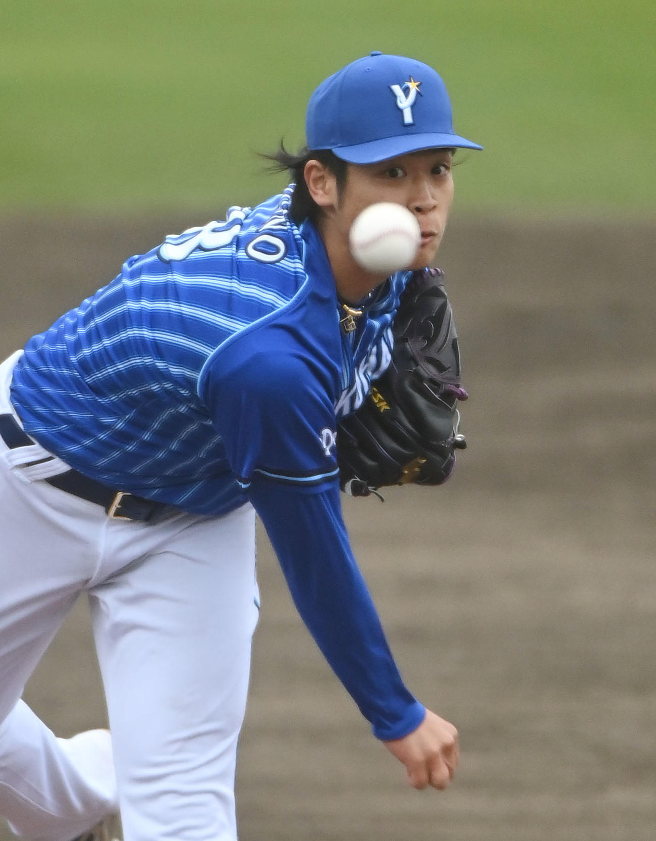 中日対DeNA 5回裏、DeNA2番手で登板する小園（撮影・森本幸一）