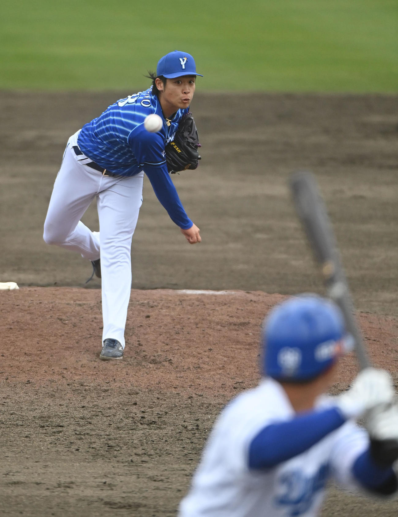 中日対DeNA 5回裏、DeNA2番手で登板する小園（撮影・森本幸一）