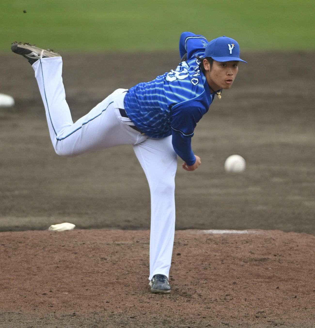 中日対DeNA 5回裏、DeNA2番手で登板する小園（撮影・森本幸一）