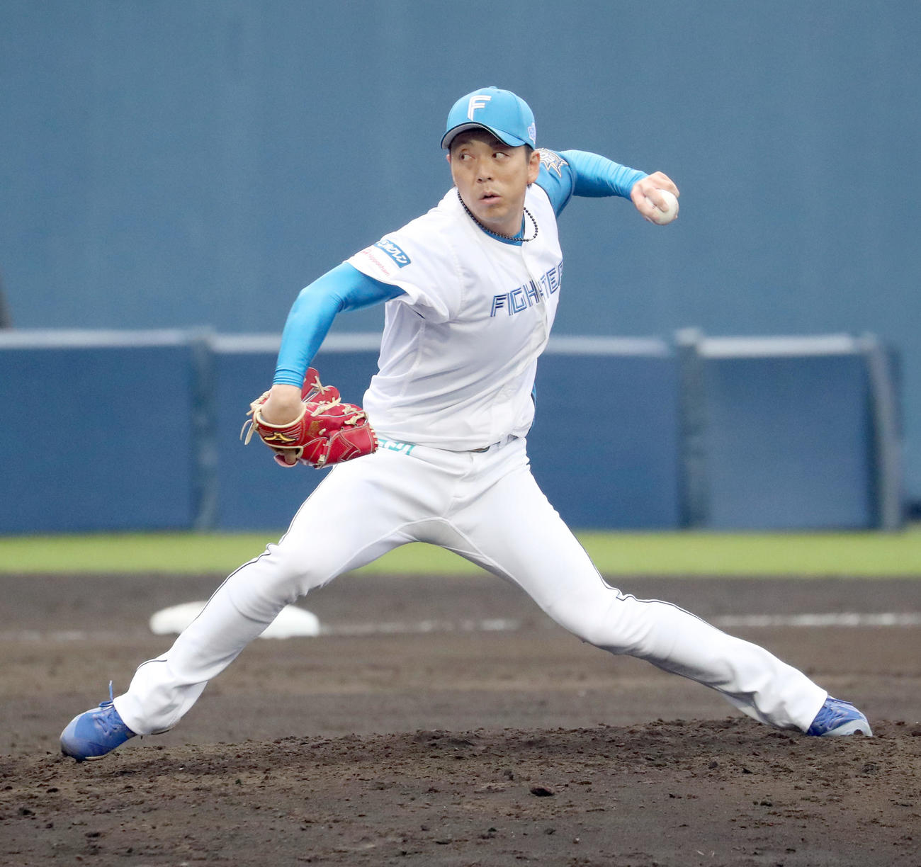 日本ハム対楽天　8回から登板する日本ハム宮西（撮影・佐藤翔太）