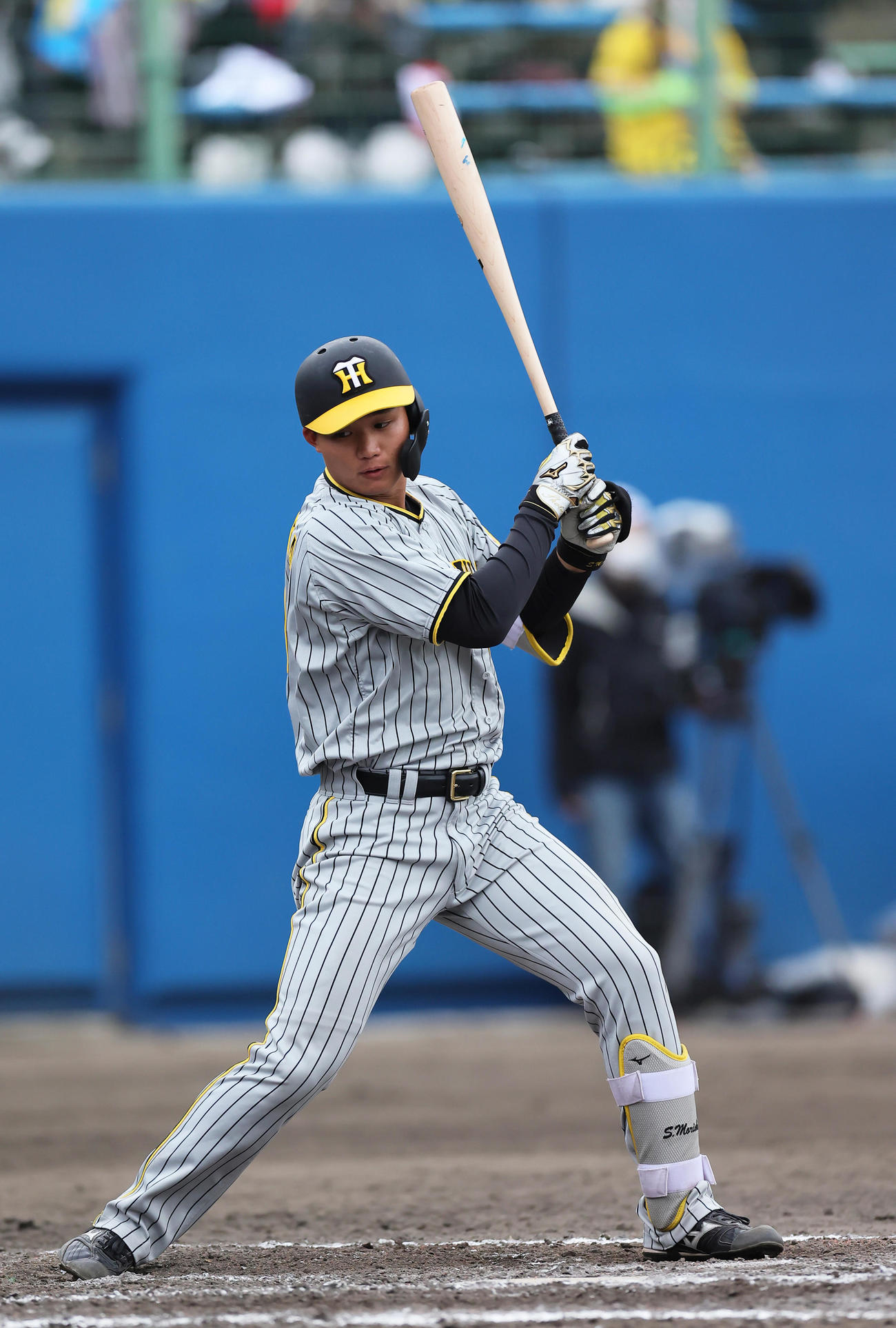 ヤクルト対阪神　9回表阪神1死一、三塁、森下は空振り三振に倒れる（撮影・足立雅史）