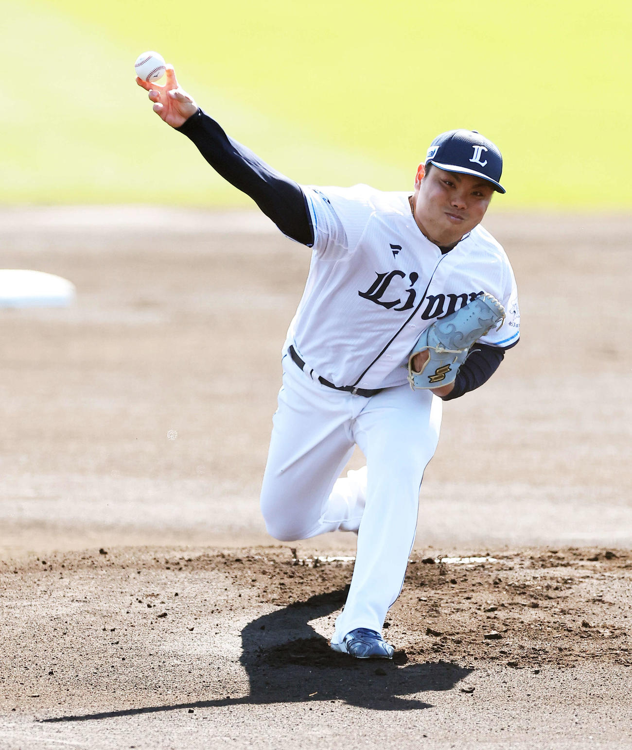 西武対ロッテ　力投する西武先発の平良（撮影・河田真司）