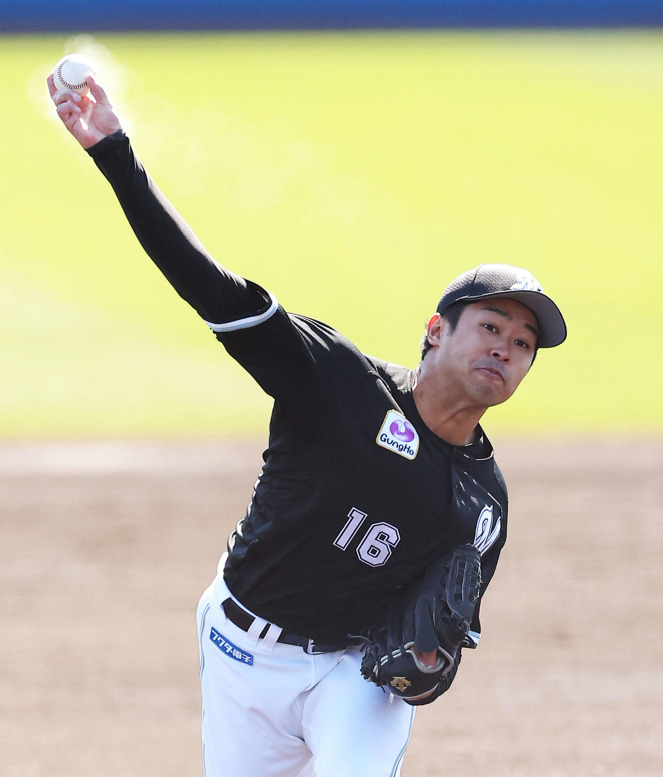 西武対ロッテ　力投するロッテ先発の種市（撮影・河田真司）