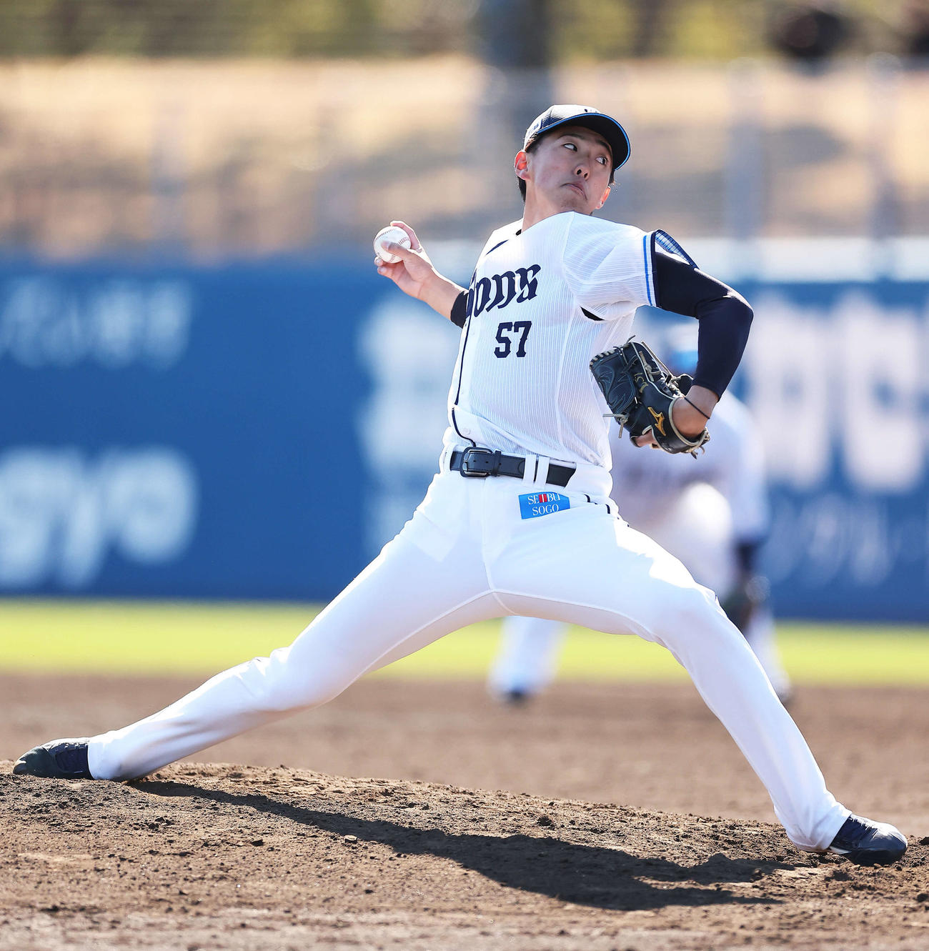 西武対ロッテ　7回表、西武3番手で登板する黒田（撮影・河田真司）