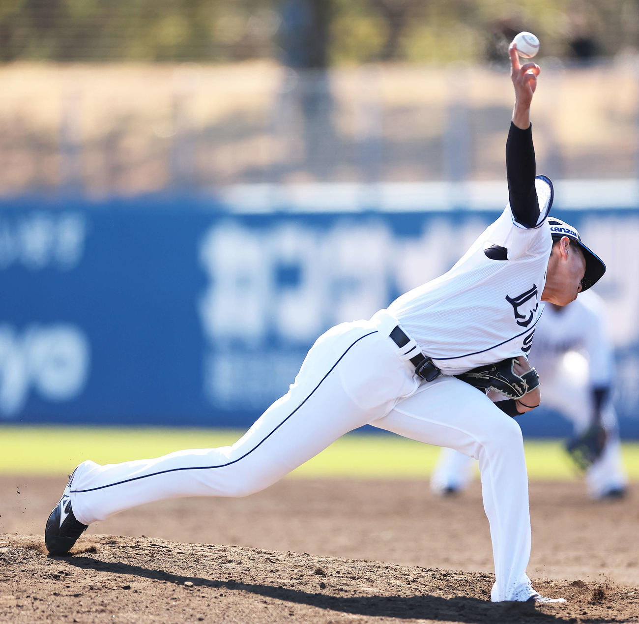 西武対ロッテ　7回表、西武3番手で登板する黒田（撮影・河田真司）