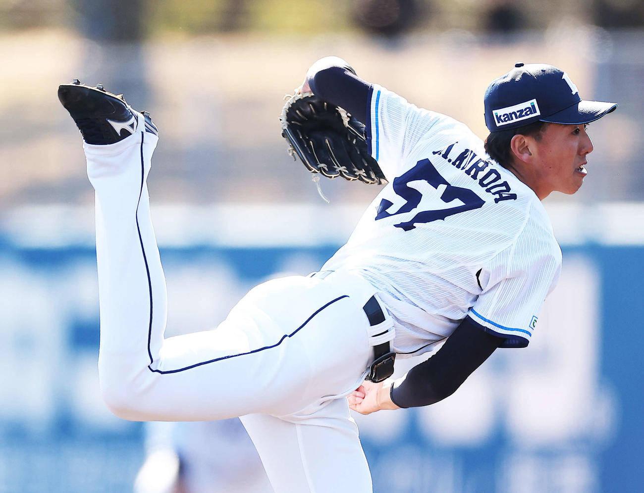西武対ロッテ　7回表、西武3番手で登板する黒田（撮影・河田真司）