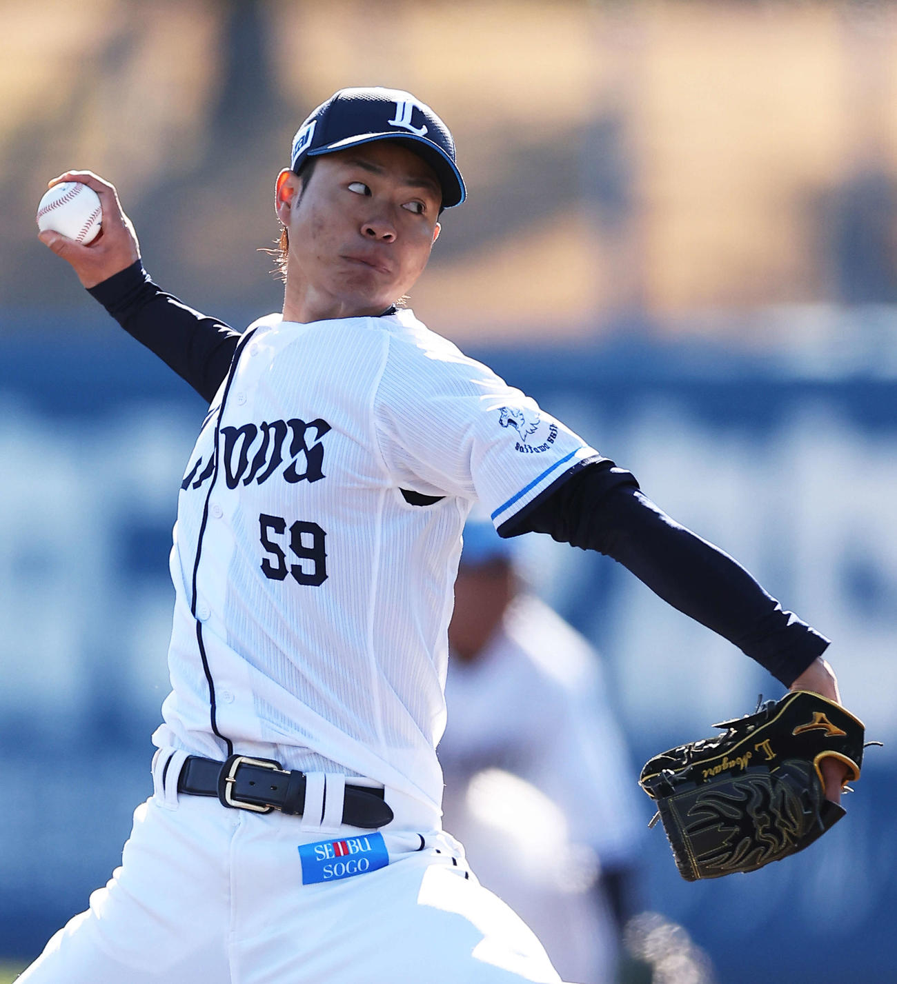 西武対ロッテ　9回表、西武5番手で登板する大曲（撮影・河田真司）