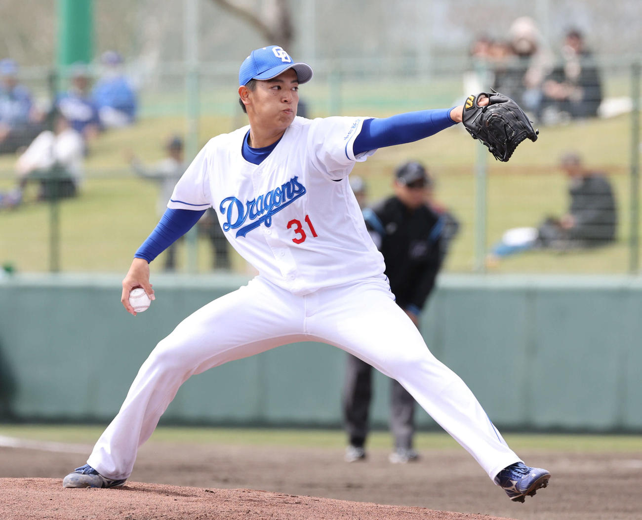 オープン戦中日対広島　中日先発の仲地（撮影・加藤孝規）