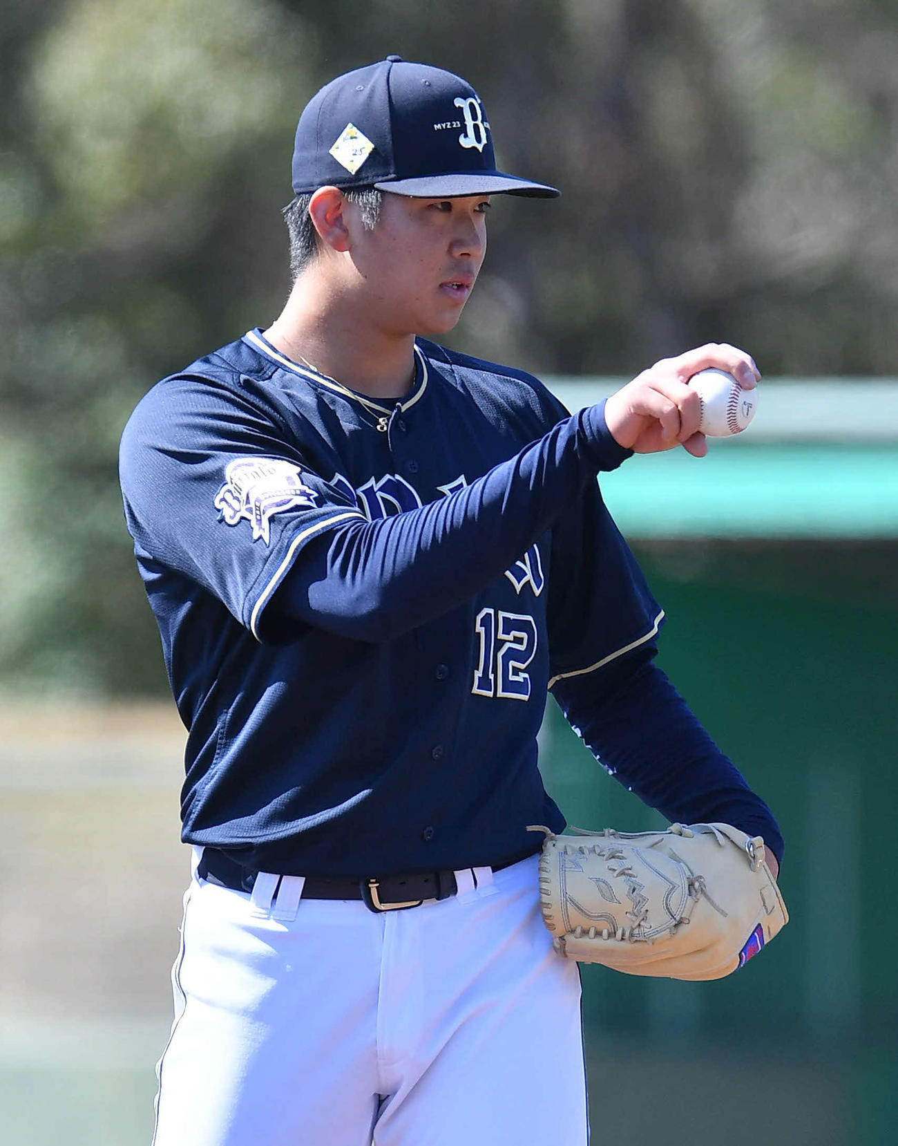 ライブBPで球種を伝える山下（撮影・岩下翔太）