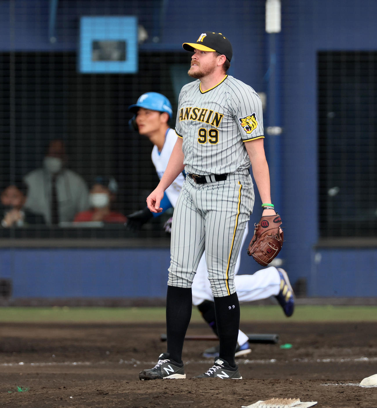 6回裏日本ハム1死、清宮に右越え本塁打を浴びぼう然とするビーズリー（撮影・加藤哉）
