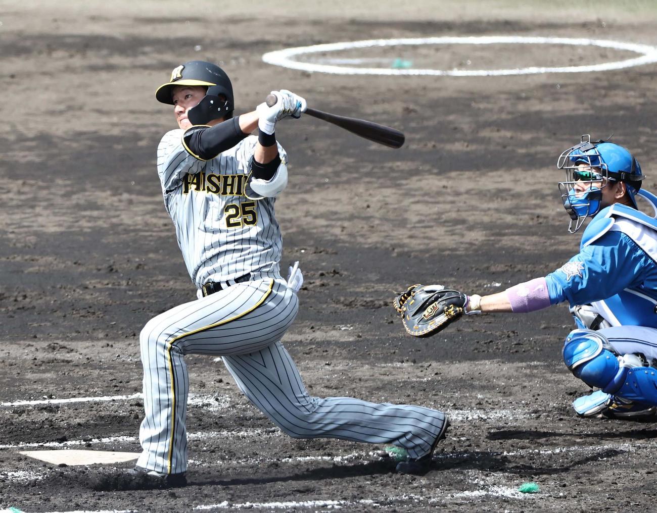 日本ハム対阪神　2回表阪神1死、渡辺諒は左越え本塁打を放つ（撮影・上田博志）
