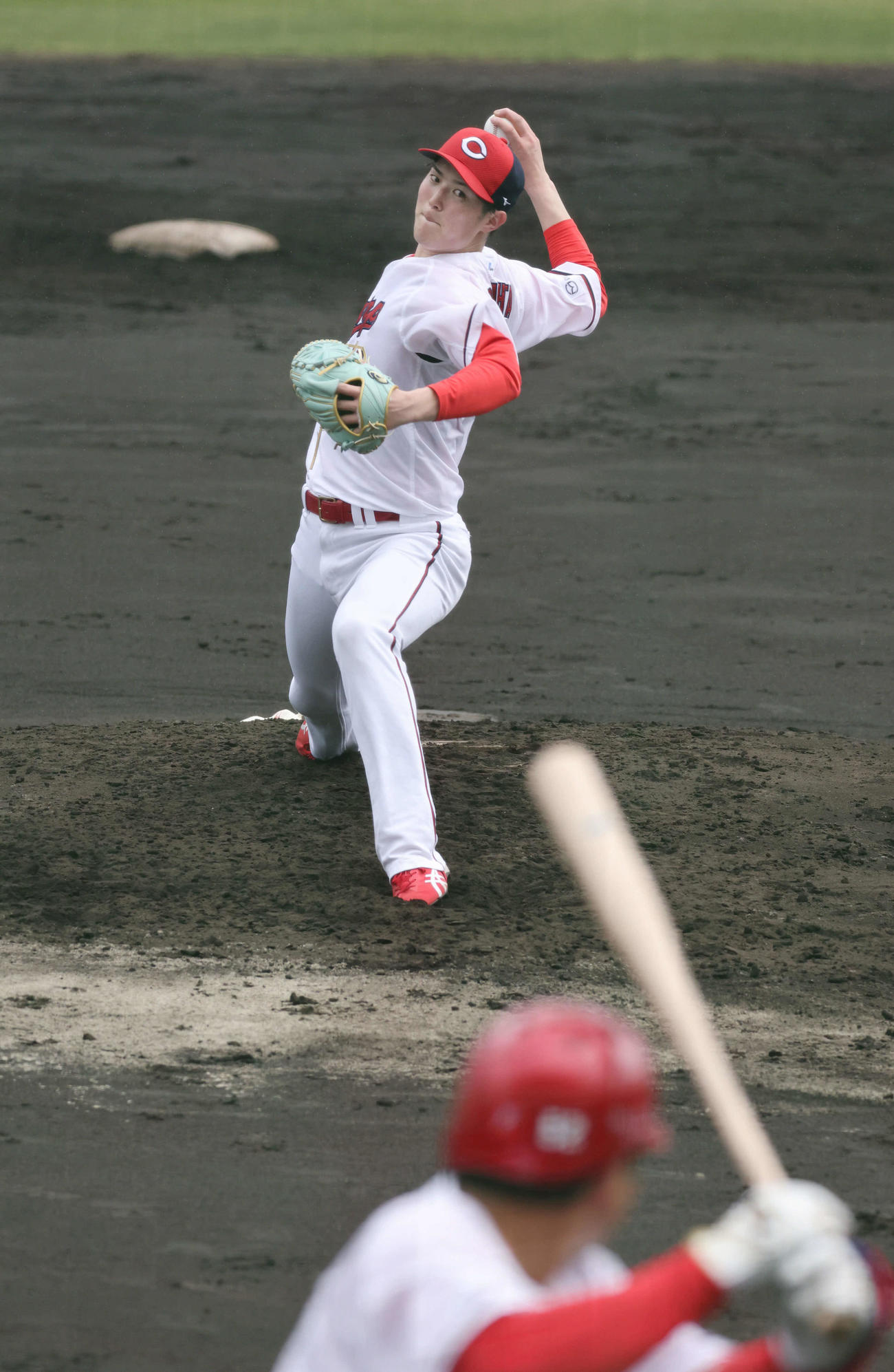 シート打撃に登板した広島森下（撮影・加藤孝規）