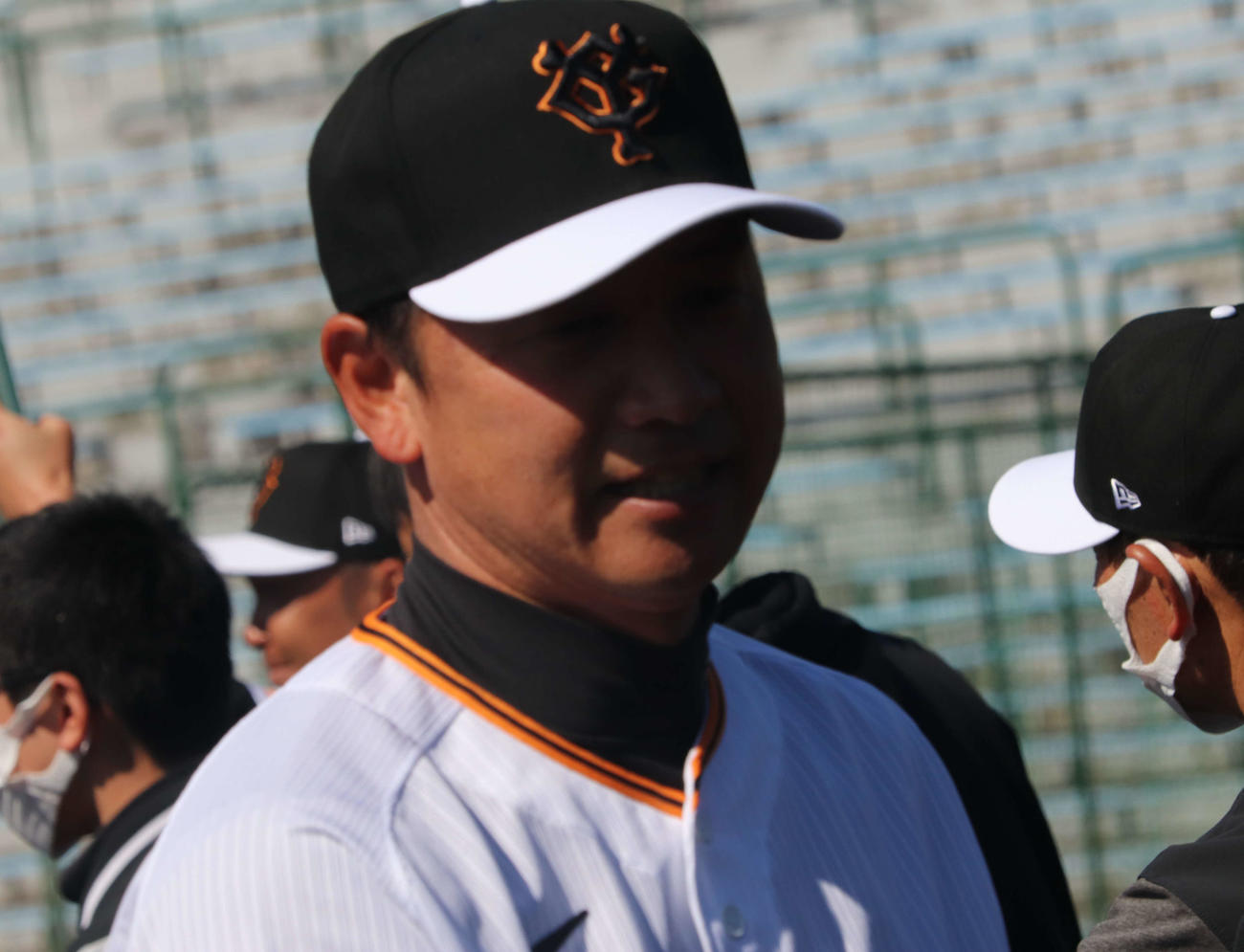 2軍キャンプを打ち上げた巨人二岡2軍監督（撮影・小早川宗一郎）