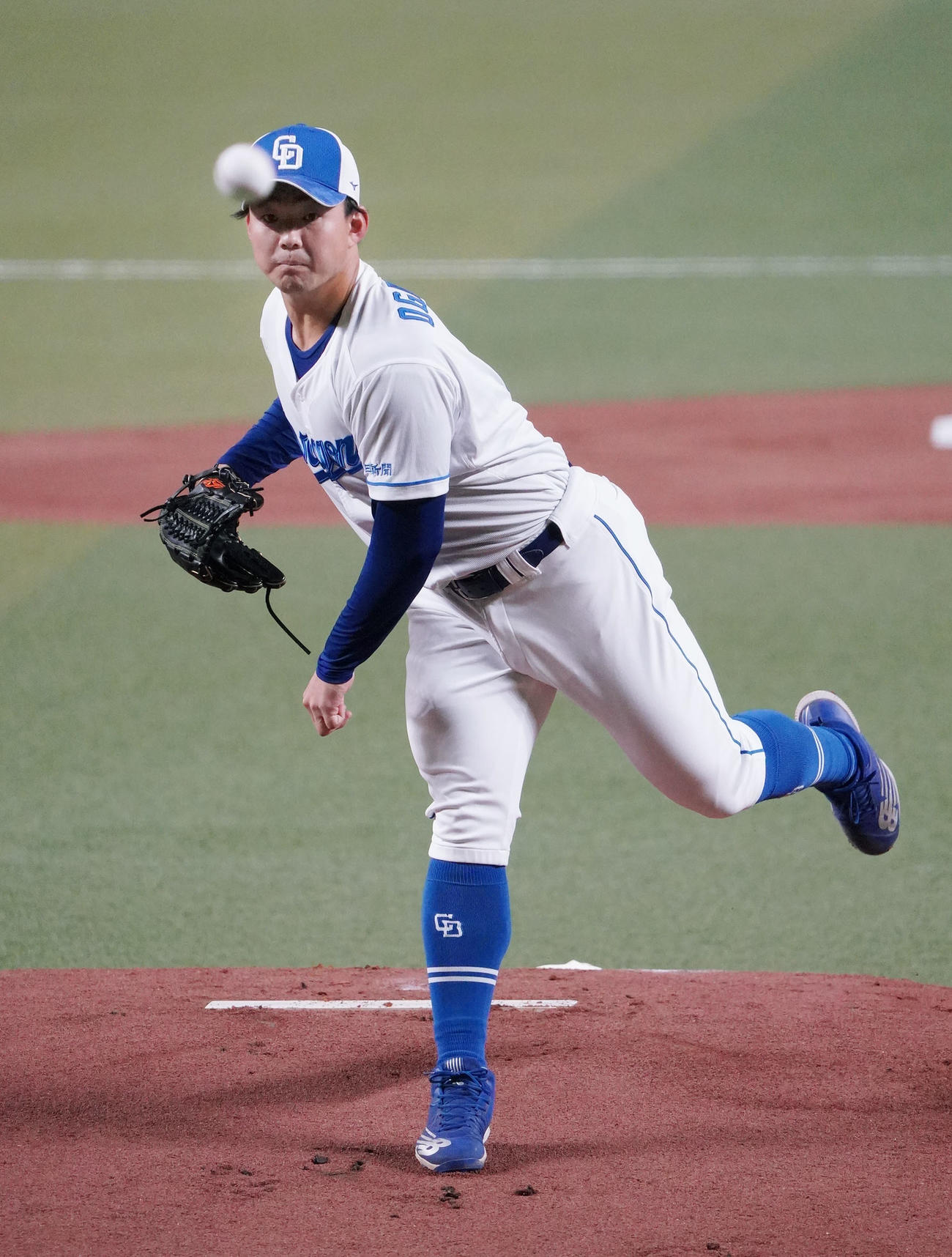 投内連係練習をする中日小笠原慎之介（撮影・森本幸一）