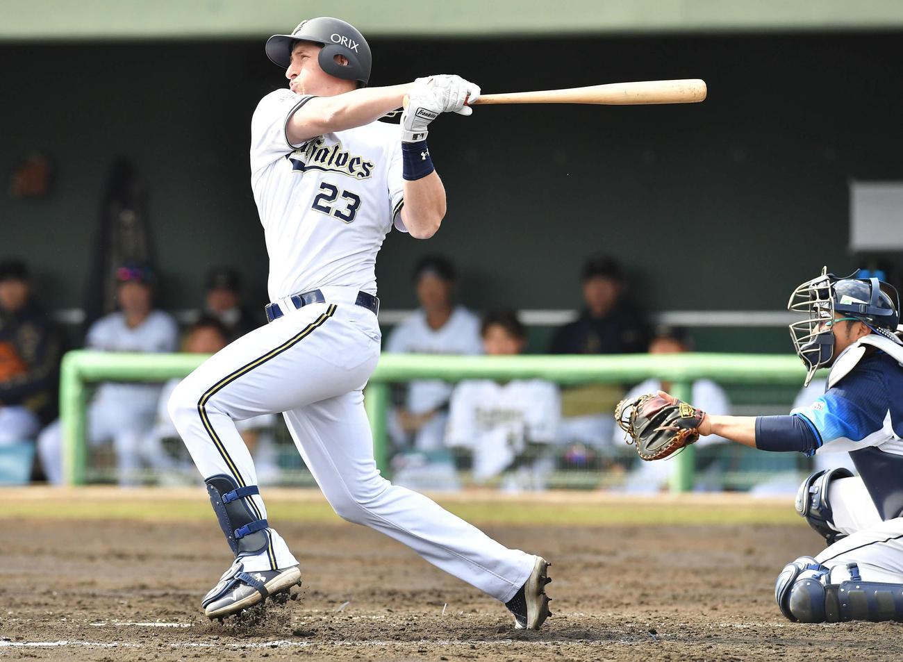 オリックス対西武　4回裏オリックス無死、シュウィンデルは左中間へ先制本塁打を放つ（撮影・岩下翔太）