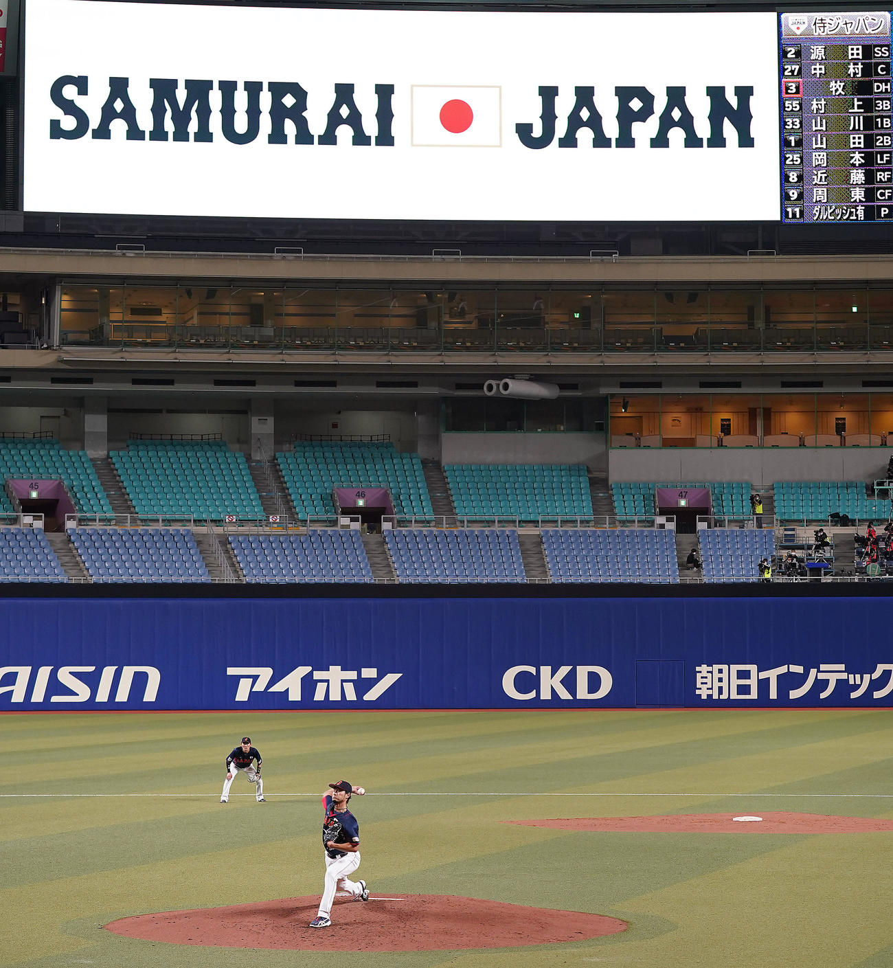 中日との合同練習で投球するダルビッシュ（撮影・狩俣裕三）