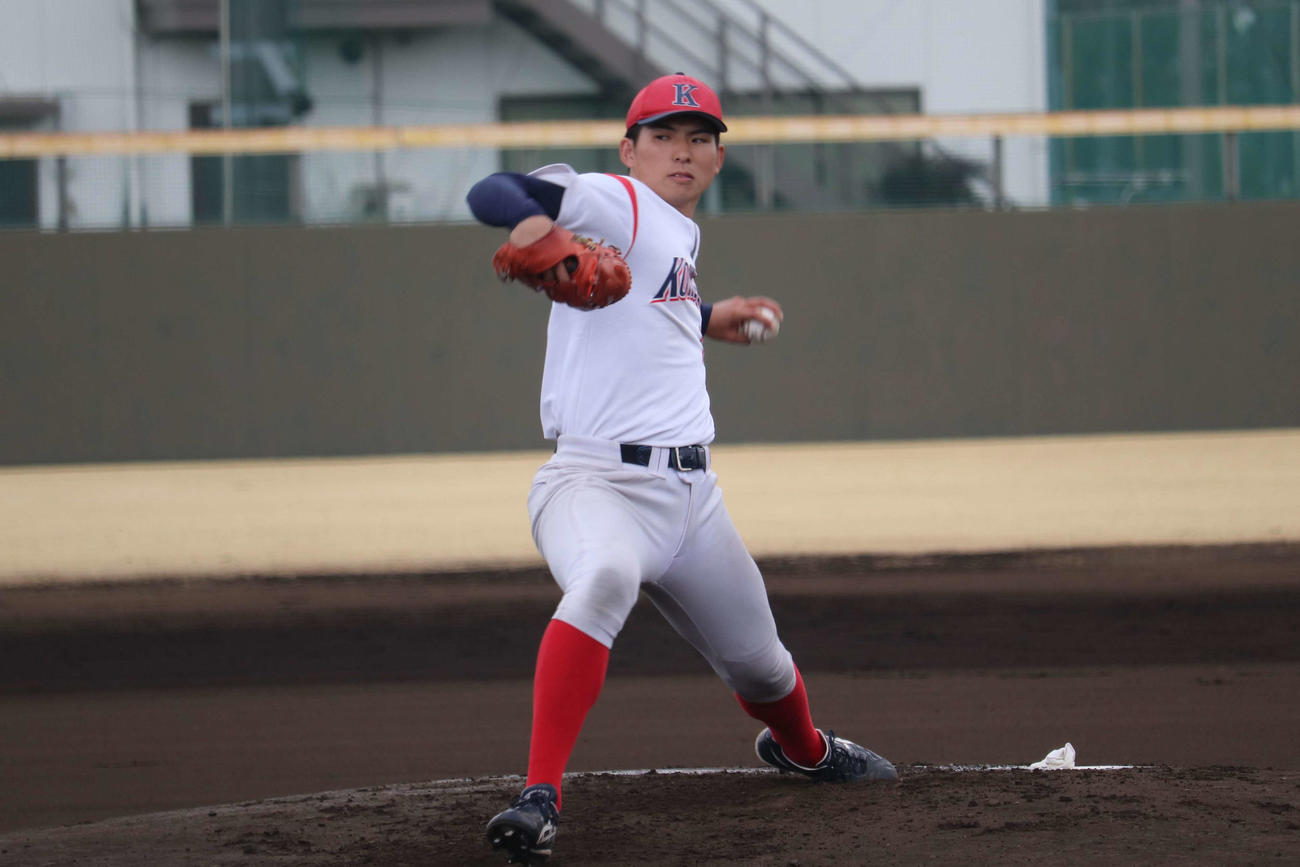 国学院大－東京ガス　オープン戦　先発2回を投げ3安打1失点に抑えた、国学院大エースの武内（撮影・保坂淑子）