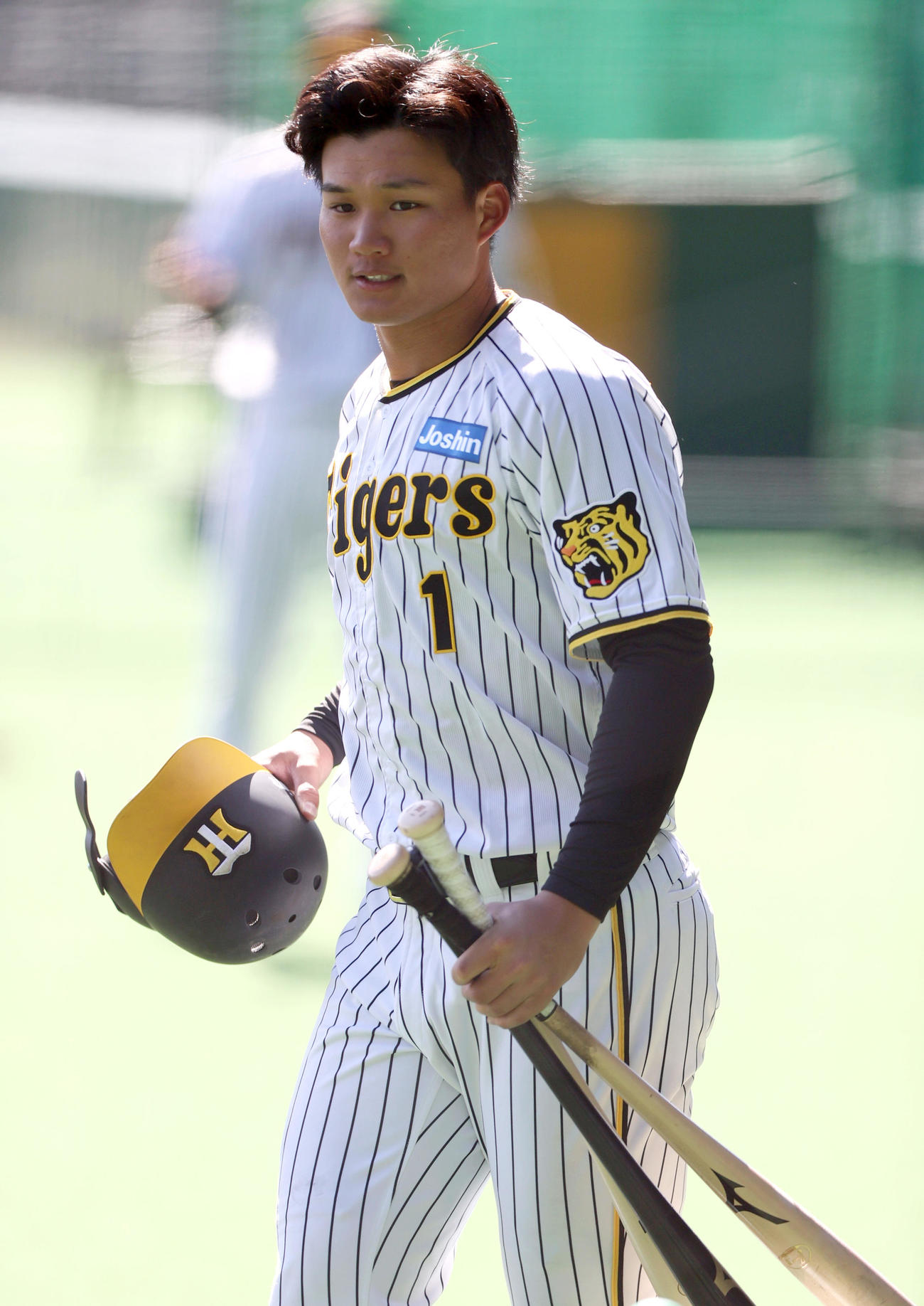 打撃練習に向かう森下（撮影・上山淳一）