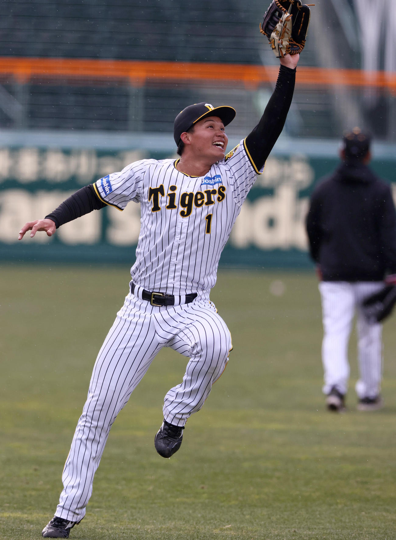 エアノックで動き回る森下（撮影・上山淳一）