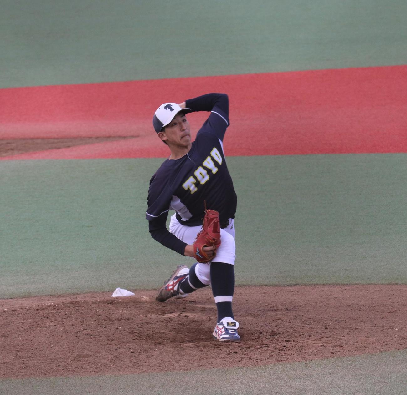 東洋大対上武大　先発し力投する東洋大・細野（撮影・星夏穂）