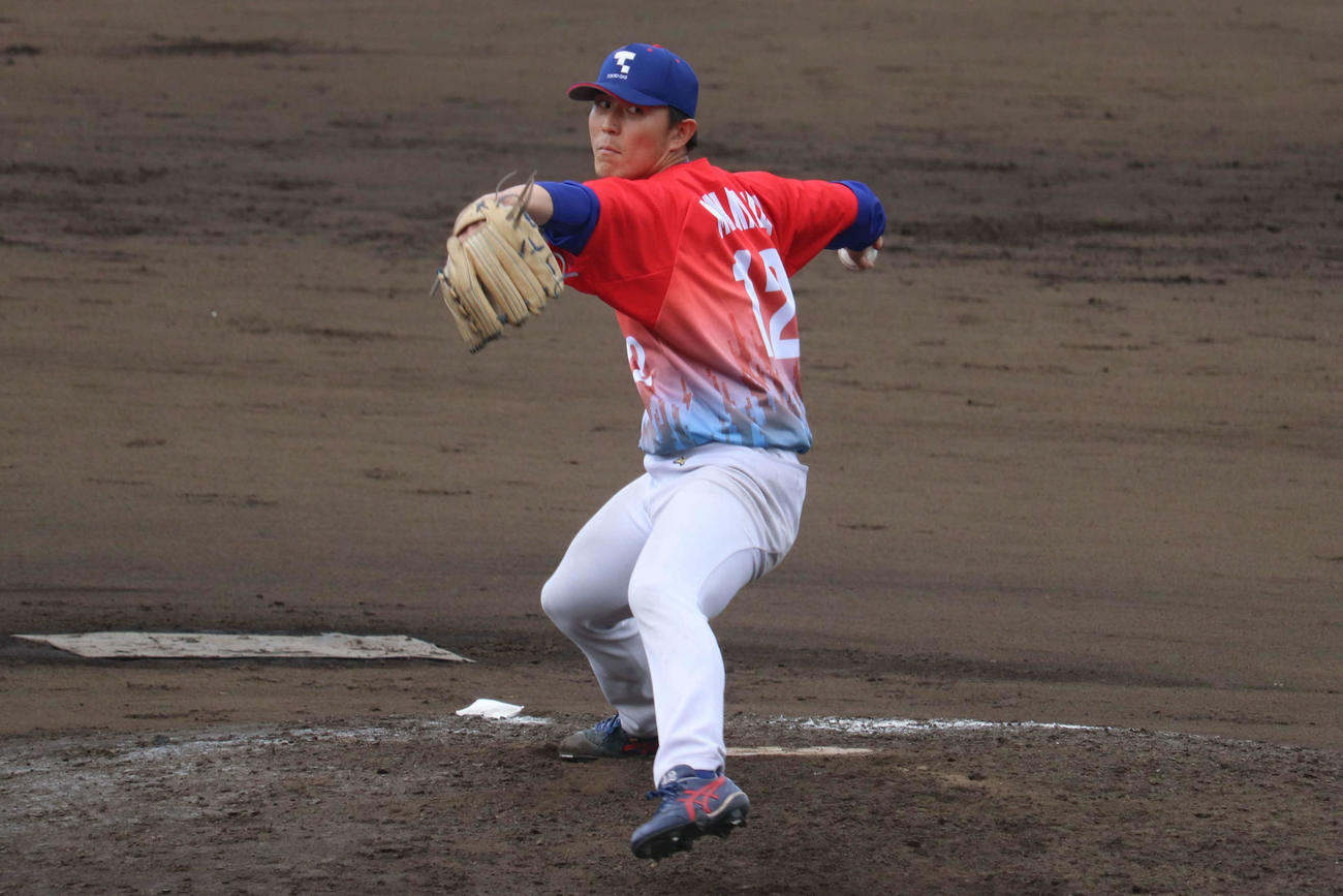 国学院大－東京ガス　オープン戦　2対2で迎えた7回から3番手として登板し、3イニングを2安打3三振2失点の東京ガス・皆川（撮影・保坂淑子）