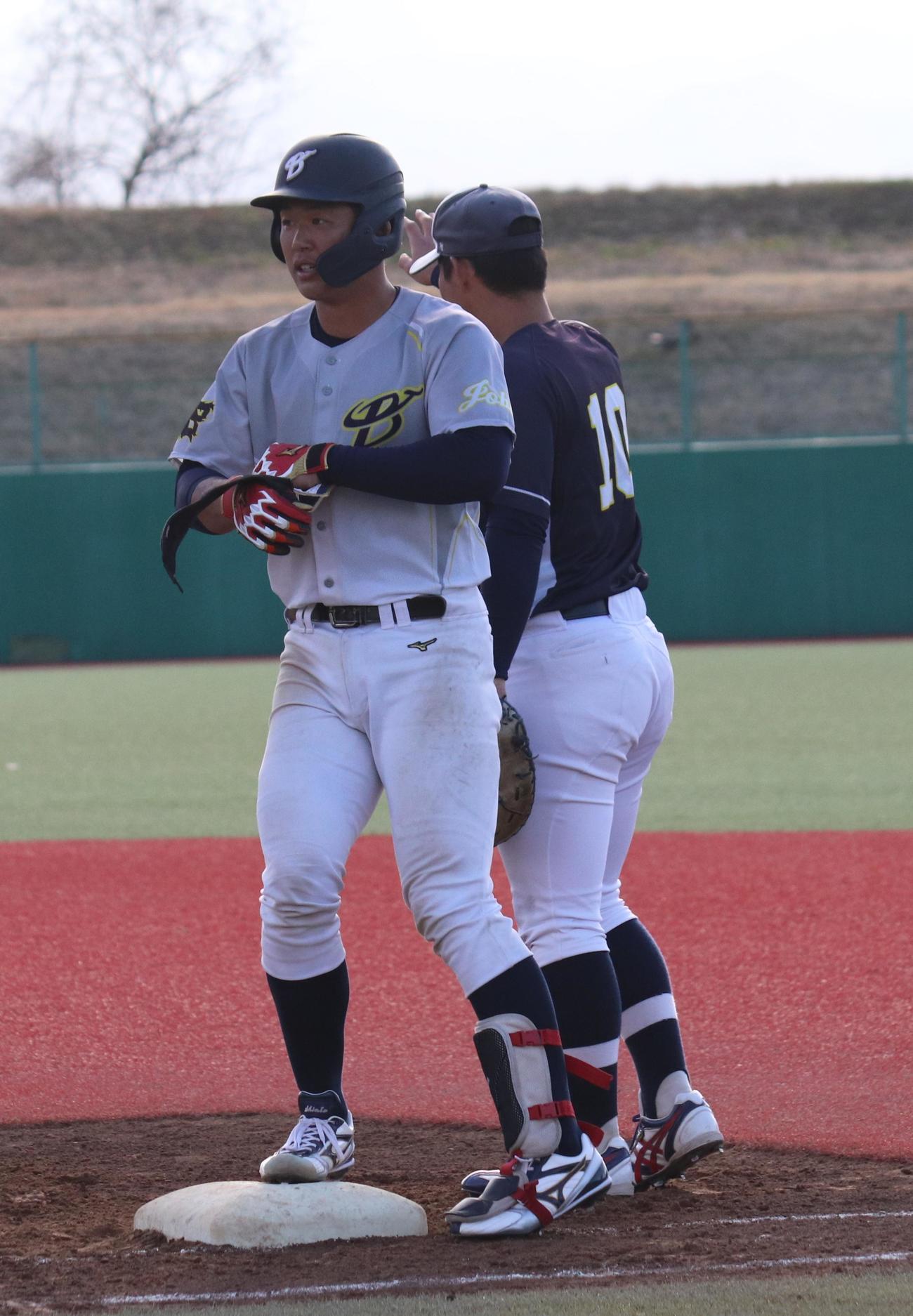 東洋大対上武大　4打数3安打と活躍した上武大・進藤（撮影・星夏穂）