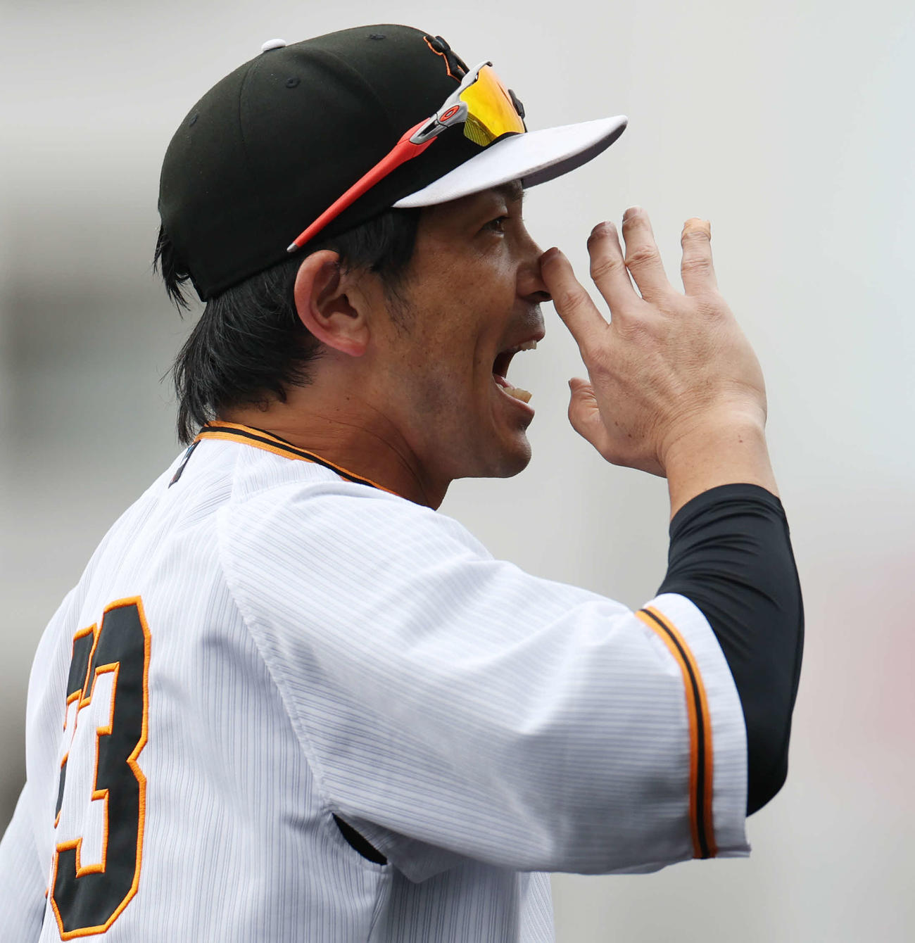シートノックで声を出す巨人松田（撮影・宮地輝）