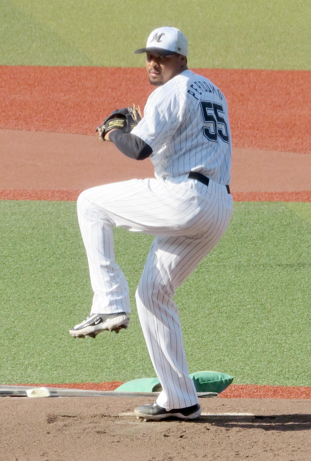 シート打撃に登板するロッテのペルドモ（撮影・鎌田直秀）