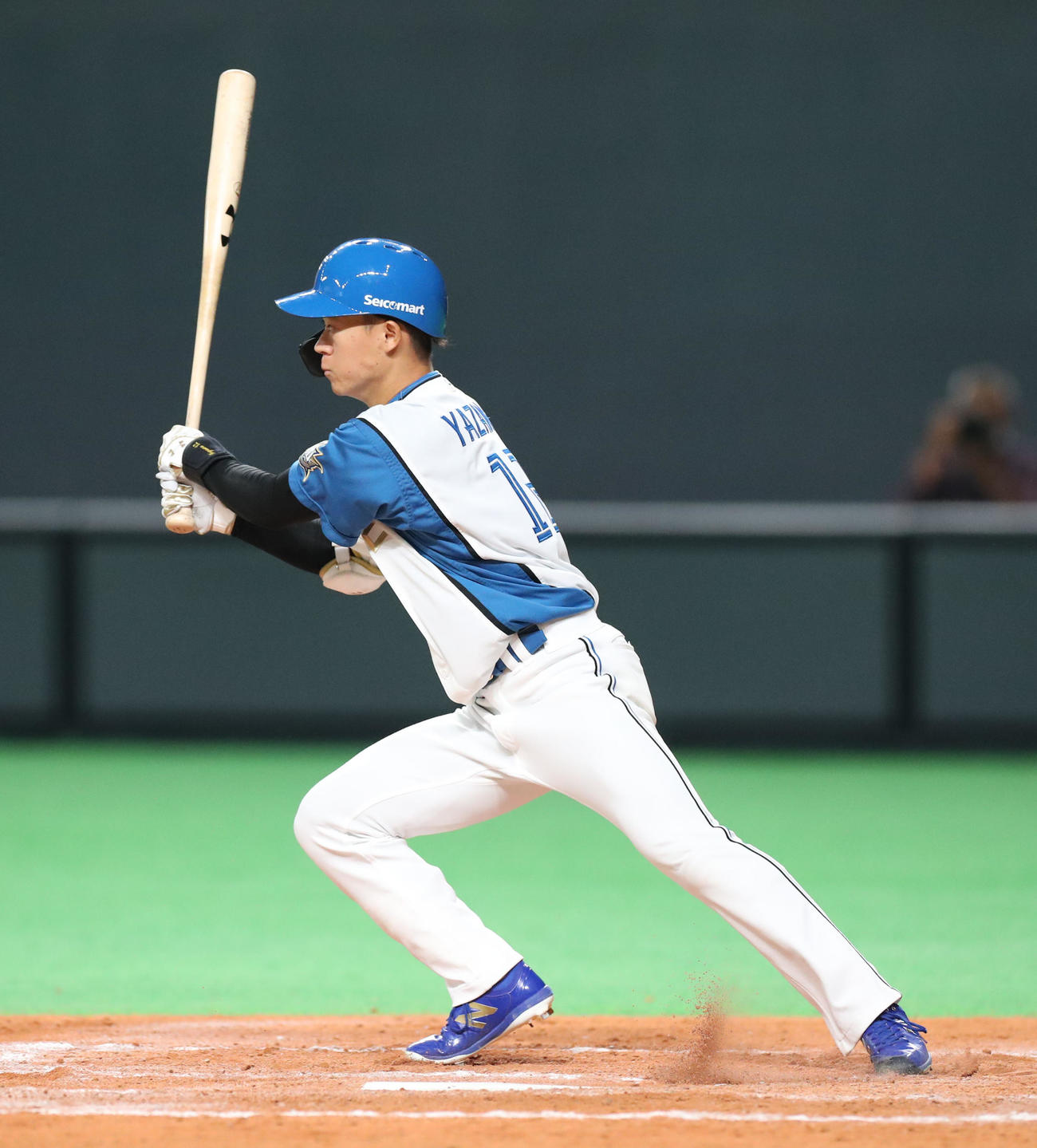 日本ハム対楽天　7回裏日本ハム1死満塁、右前に勝ち越し適時打を放つ矢沢（撮影・佐藤翔太）