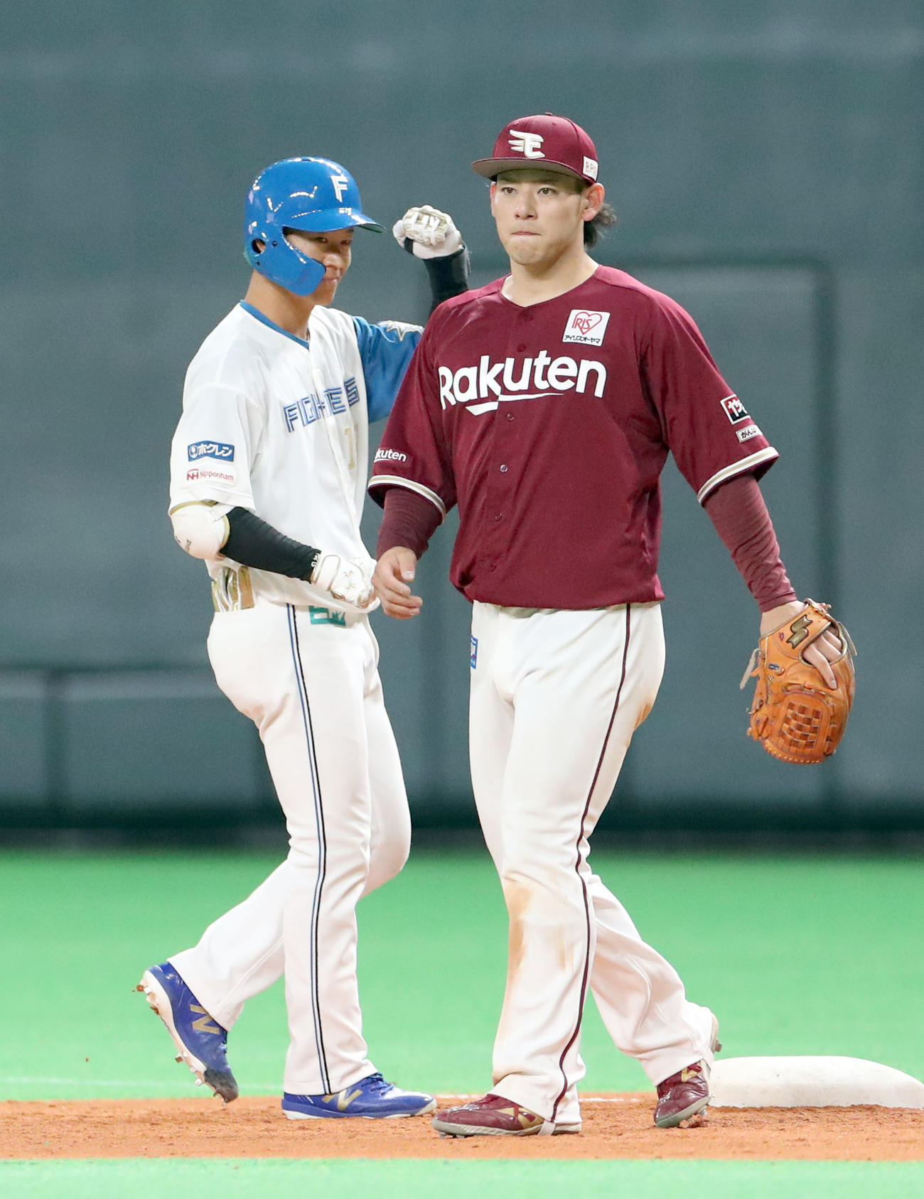 日本ハム対楽天　7回裏日本ハム1死満塁、矢沢は勝ち越しとなる右前適時打を放ちガッツポーズをする（撮影・佐藤翔太）