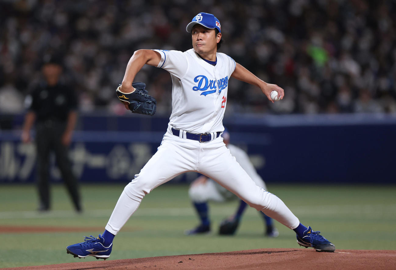 中日対侍ジャパン　力投する中日先発の大野雄（撮影・前田充）