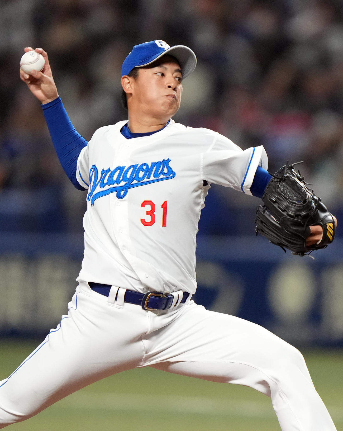 中日対侍ジャパン　8回表から登板する中日3番手の仲地（撮影・狩俣裕三）