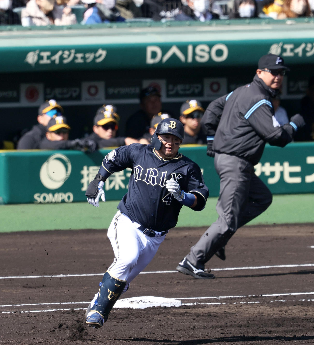 オープン戦・阪神対オリックス　2回表オリックス無死一塁、森は中へ二塁打を放つ（撮影・上山淳一）