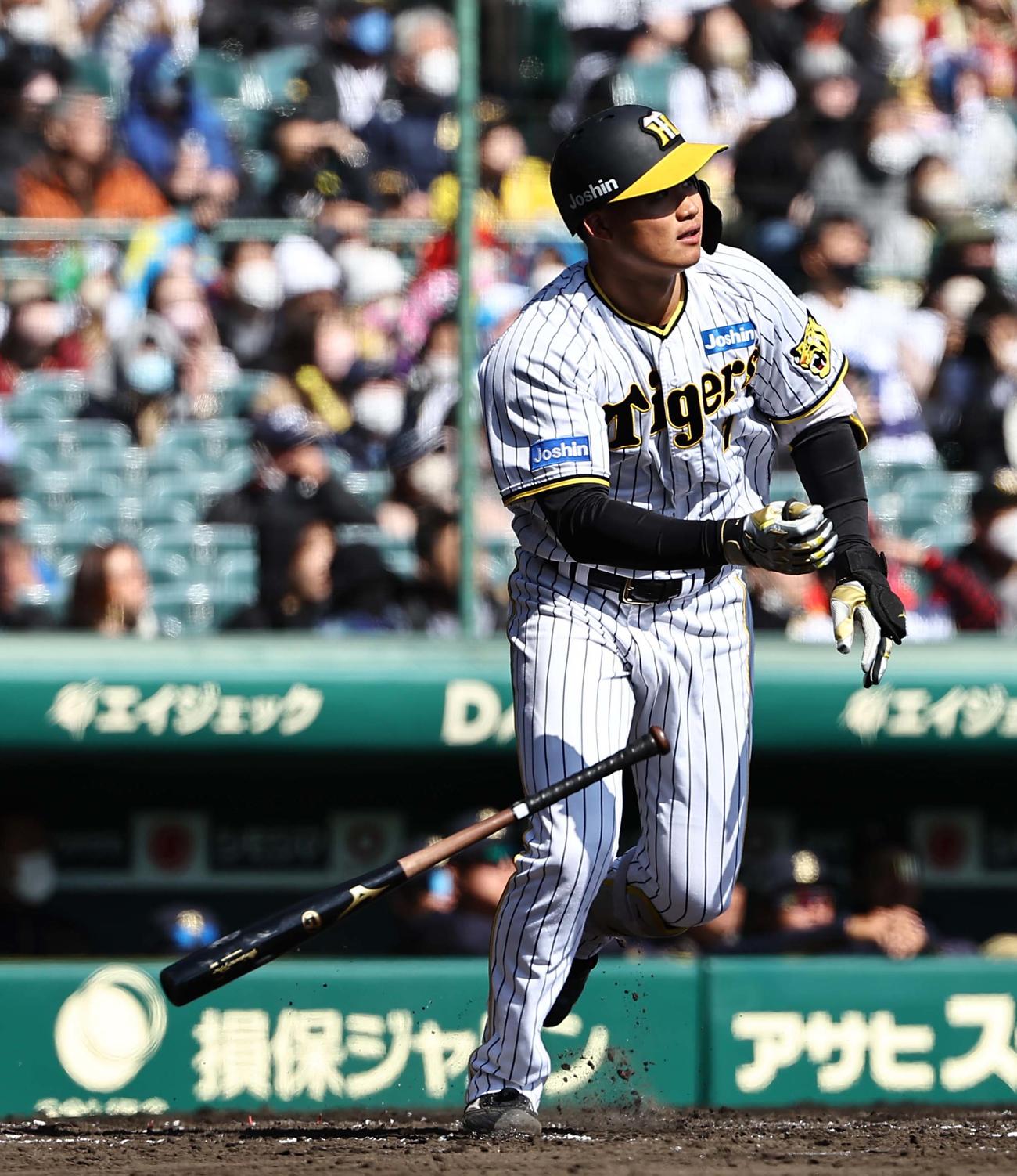 阪神対オリックス　2回裏阪神無死一塁、森下は右飛に倒れる（撮影・上田博志）