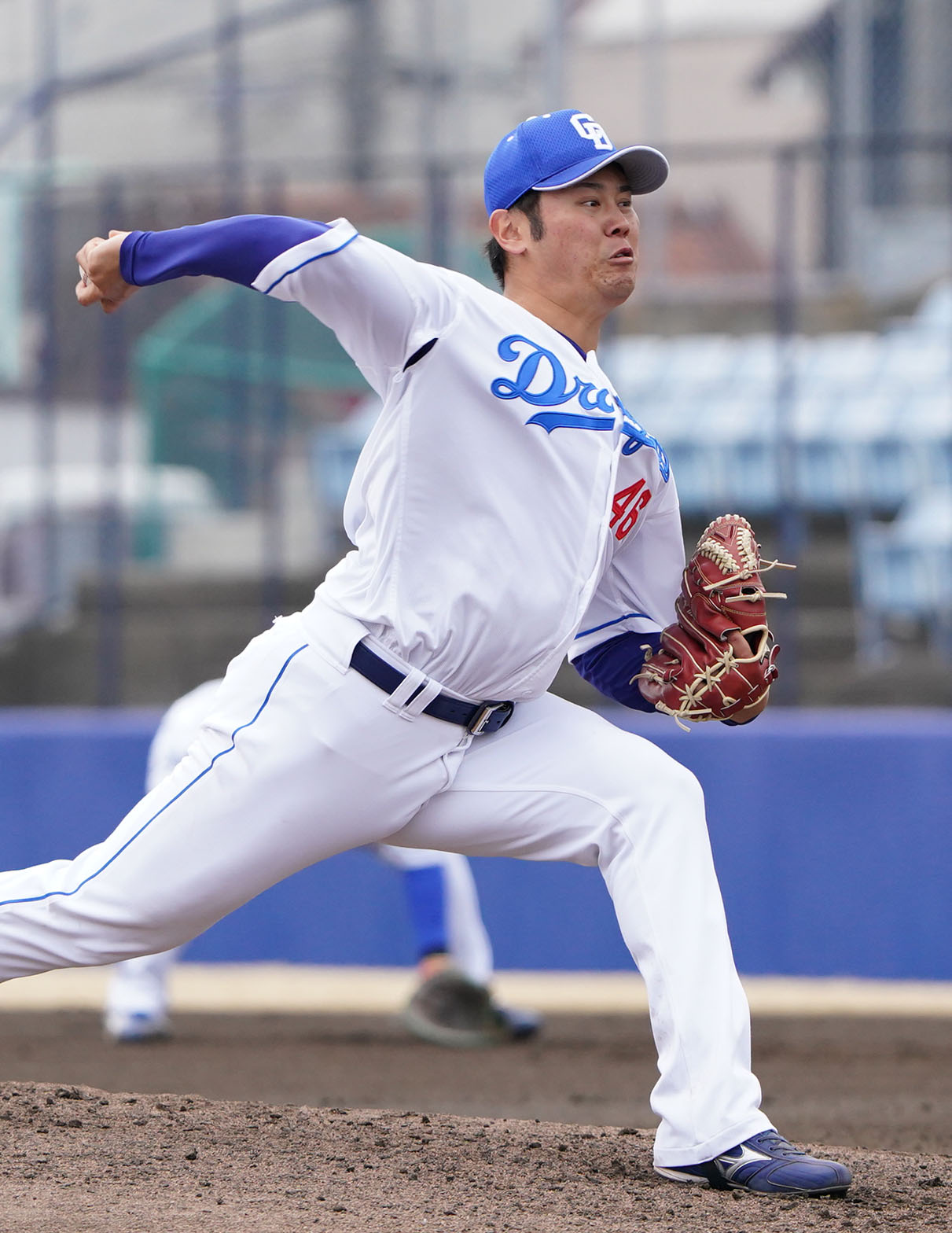 ウエスタン教育リーグ中日対阪神戦　2回表、力投する中日先発の鈴木（撮影・森本幸一）