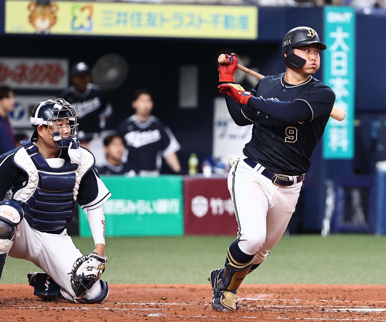 オリックス対韓国　2回裏オリックス1死一、二塁、野口智哉は右中間へ適時打を放つ（撮影・上田博志）