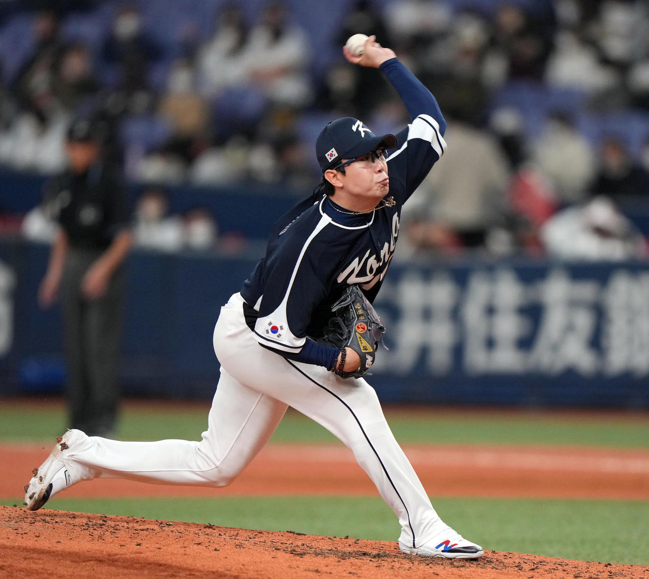 オリックス対韓国　5回裏から登板した韓国4番手の梁玹種（撮影・狩俣裕三）