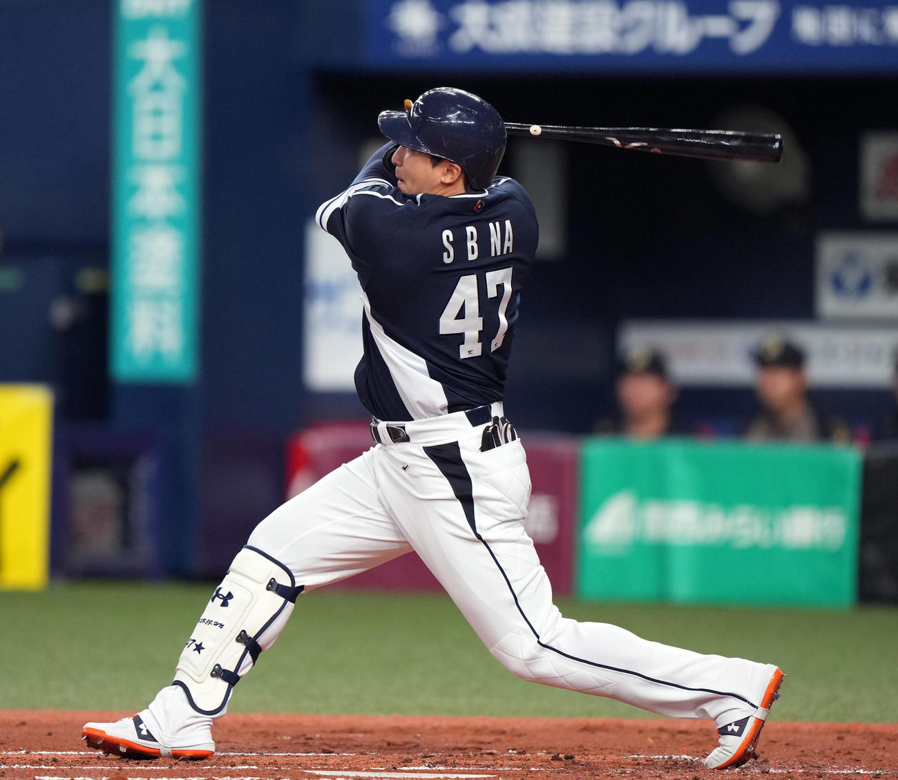 オリックス対韓国　2回表韓国2死、右前打を放つ韓国の羅成範（撮影・狩俣裕三）