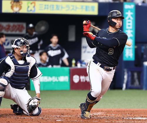 オリックス対韓国　2回裏オリックス1死一、二塁、野口智哉は右中間へ適時打を放つ（撮影・上田博志）