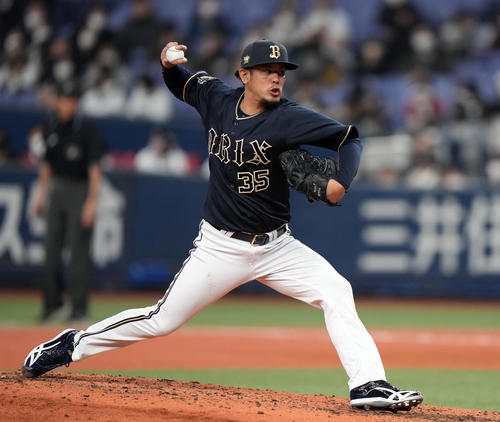 オリックス対韓国　7回表から登板したオリックス3番手の比嘉幹貴（撮影・狩俣裕三）