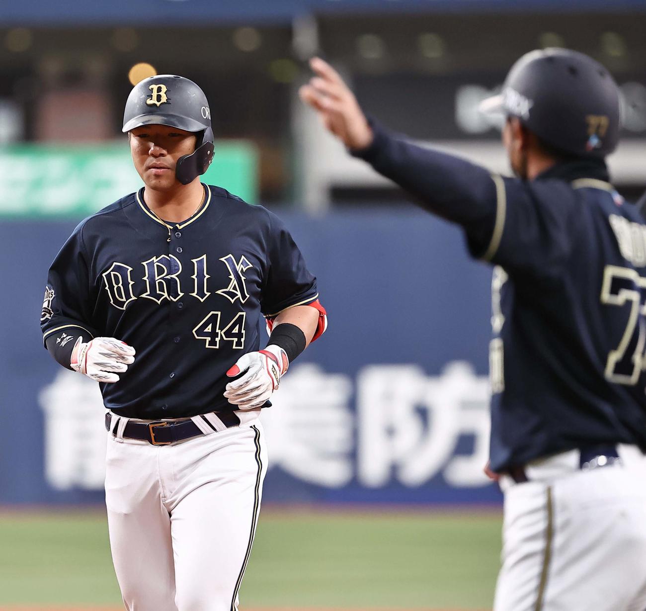 オリックス対韓国　1回裏オリックス2死三塁、頓宮は左越えに先制適時打を放つ（撮影・上田博志）