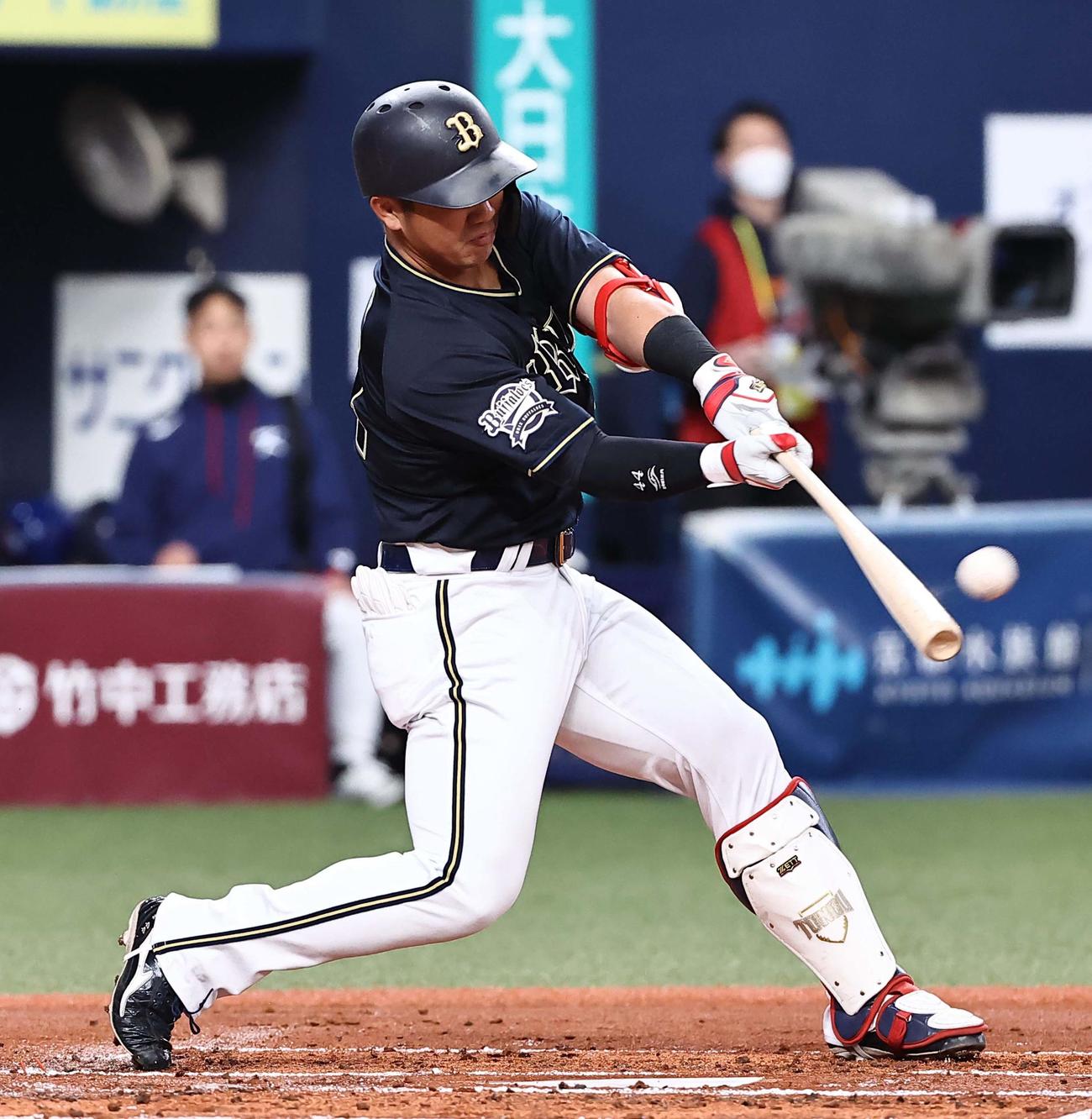 オリックス対韓国　1回裏オリックス2死三塁、頓宮は左越えに先制適時打を放つ（撮影・上田博志）