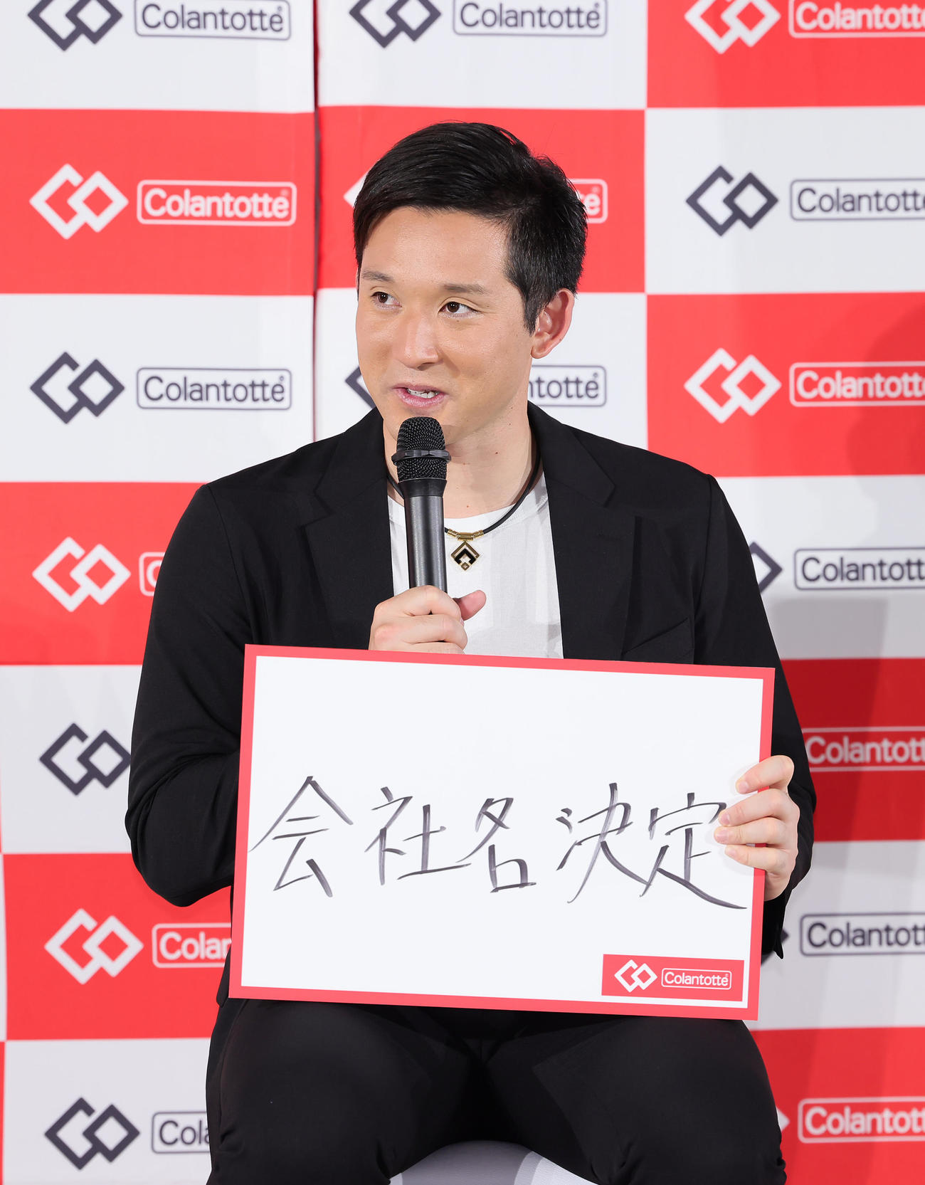 自身の会社名が決まったことを発表する杉谷氏（撮影・足立雅史）