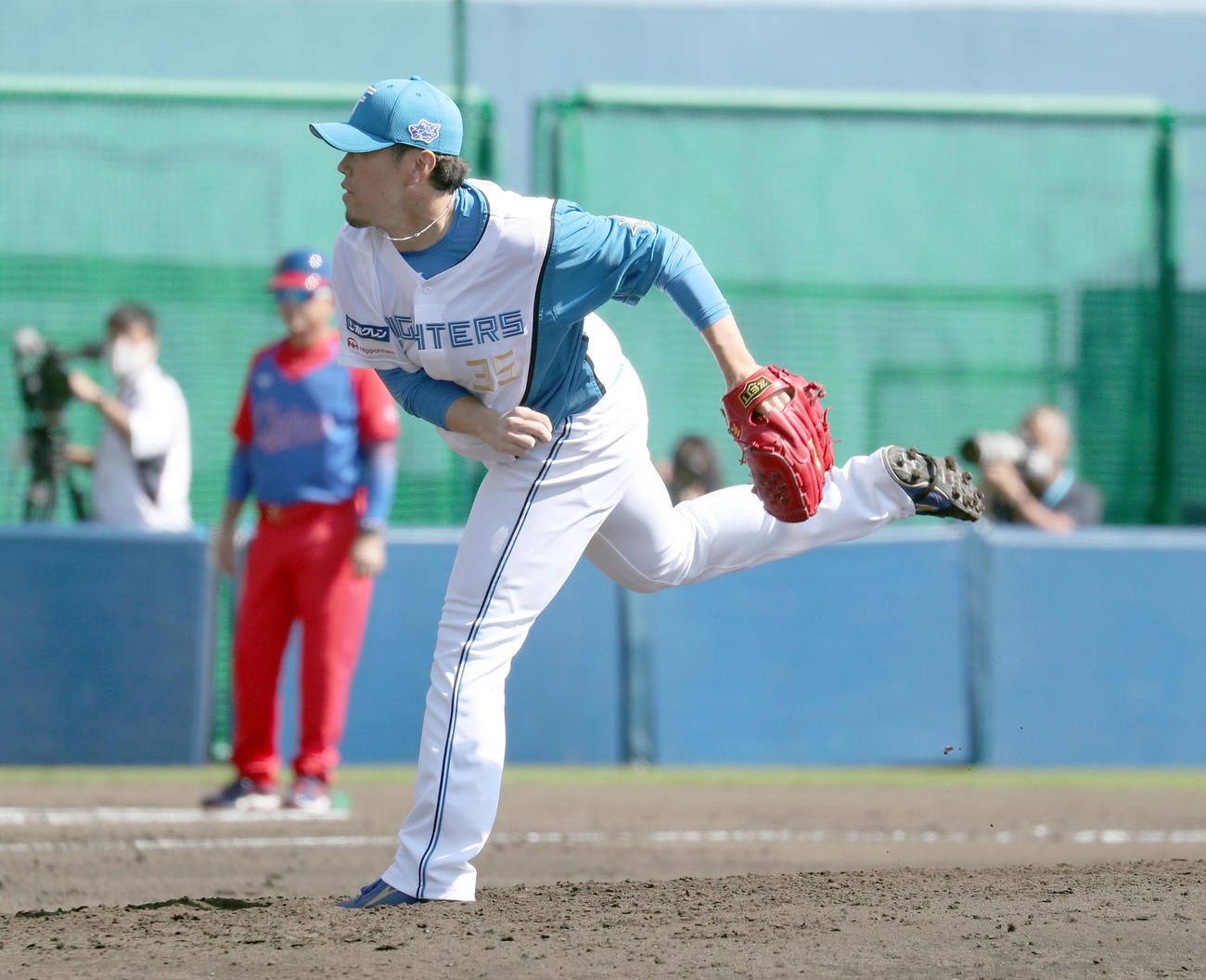 日本ハム西村天裕（2023年2月17日撮影）