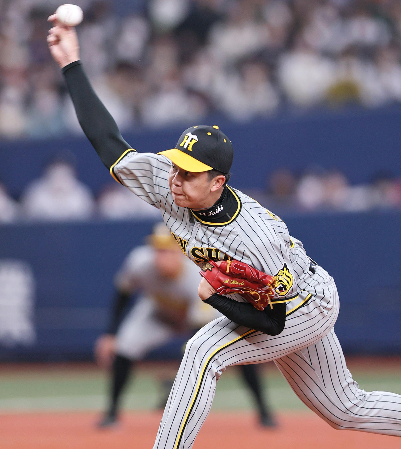 阪神対侍ジャパン　2回表侍ジャパン2死、才木は岡本和を左飛に仕留める（撮影・上山淳一）