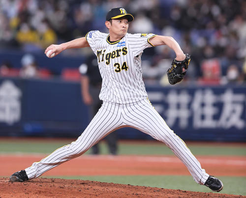 阪神対韓国　5回、阪神2番手で登板の二保（撮影・上山淳一）