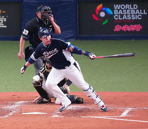 阪神対韓国代表　4回表韓国代表1死一、三塁、朴炳鎬の三ゴロの間に1点上げる（撮影・江口和貴）