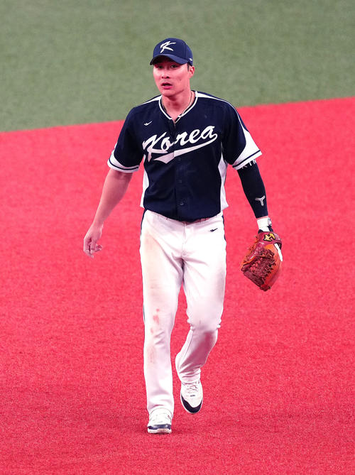 阪神対韓国代表　6回裏阪神1死、遊ゴロとなった原口の打球を処理した遊撃手金河成（撮影・江口和貴）